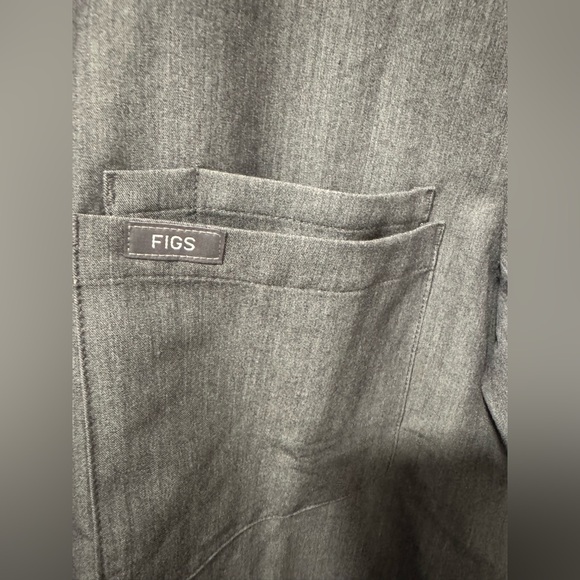 NWT Figs Leon Two Pocket Top in Grey Size Medium - Picture 6 of 9